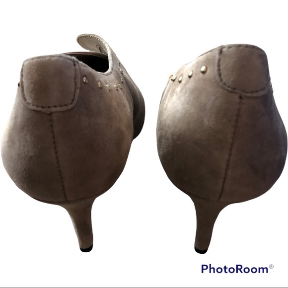 New Bella Vita Leather upper tan bootie with gold studs - Picture 5 of 5